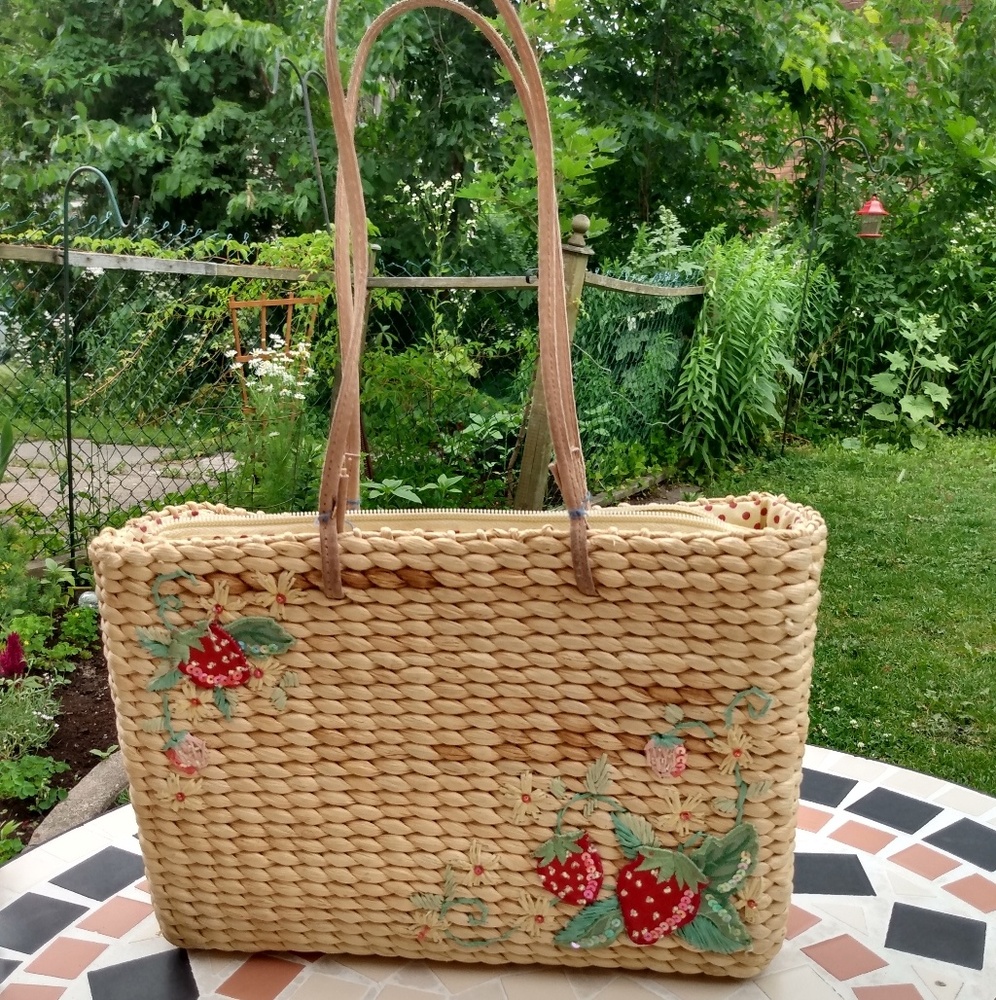 Vintage 1950s Woven Strawberry Purse